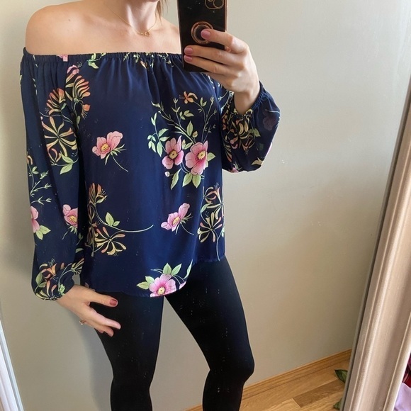 ⭐️2 FOR $20⭐️ GAP Off shoulder floral boho flowy blouse. Size small - Picture 9 of 12